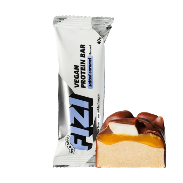 Baltymininis žemės riešutų ir karamelės skonio batonėlis su šokolado glazūra "SALTED CARAMEL" | Fizi (40 g)
