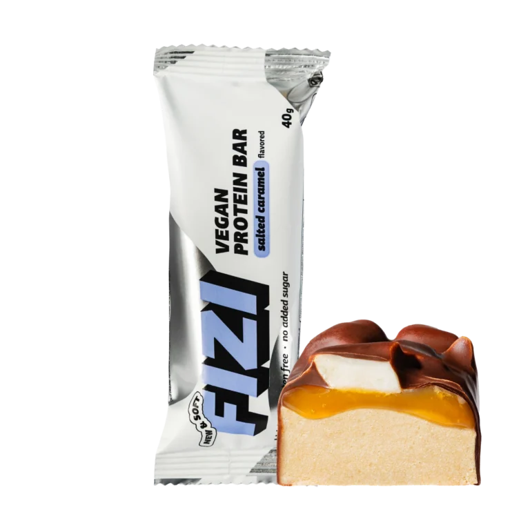 Baltymininis žemės riešutų ir karamelės skonio batonėlis su šokolado glazūra "SALTED CARAMEL" | Fizi (40 g)