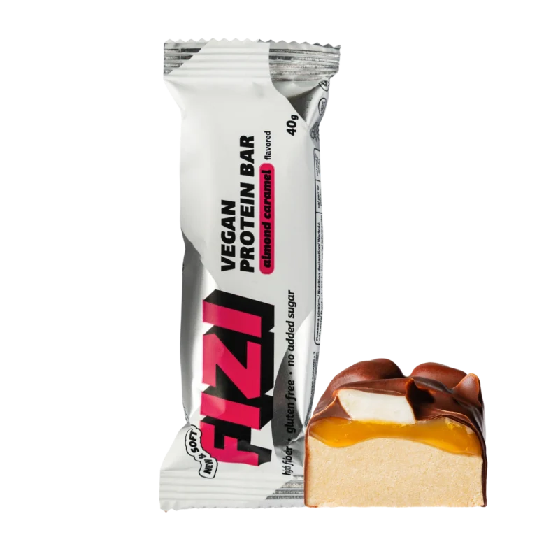 Baltymininis migdolų ir karamelės skonio batonėlis su šokolado glazūra "ALMOND CARAMEL" | Fizi (40 g)