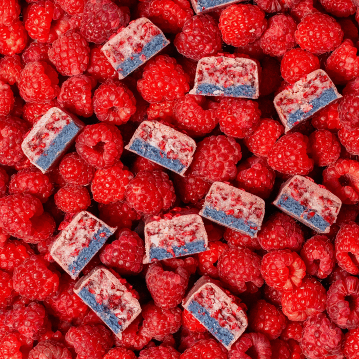 Rožine glazūra aplietų batonėlių rinkinys “BERRY PIE” su kokosu, migdolais ir avietėmis | FIZI (10 x 40 g)