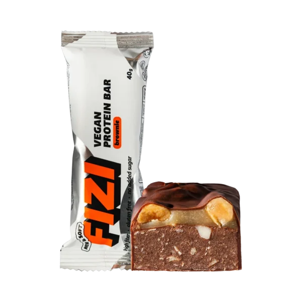 Baltymininis žemės riešutų ir cinamono skonio batonėlis su šokolado glazūra „BROWNIE”, su saldikliais | Fizi (40 g)